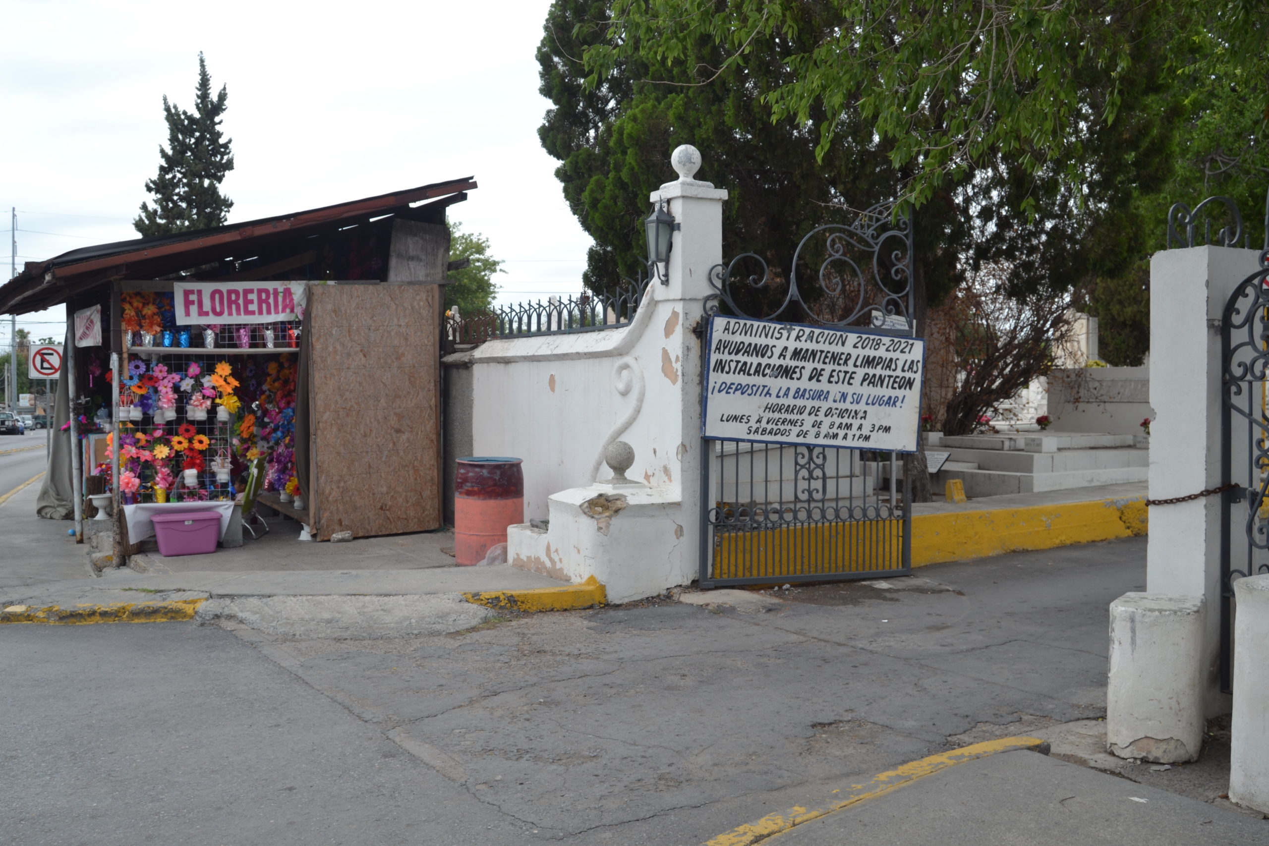 Mata' la pandemia el negocio de flores en el panteón municipal - Sin Censura