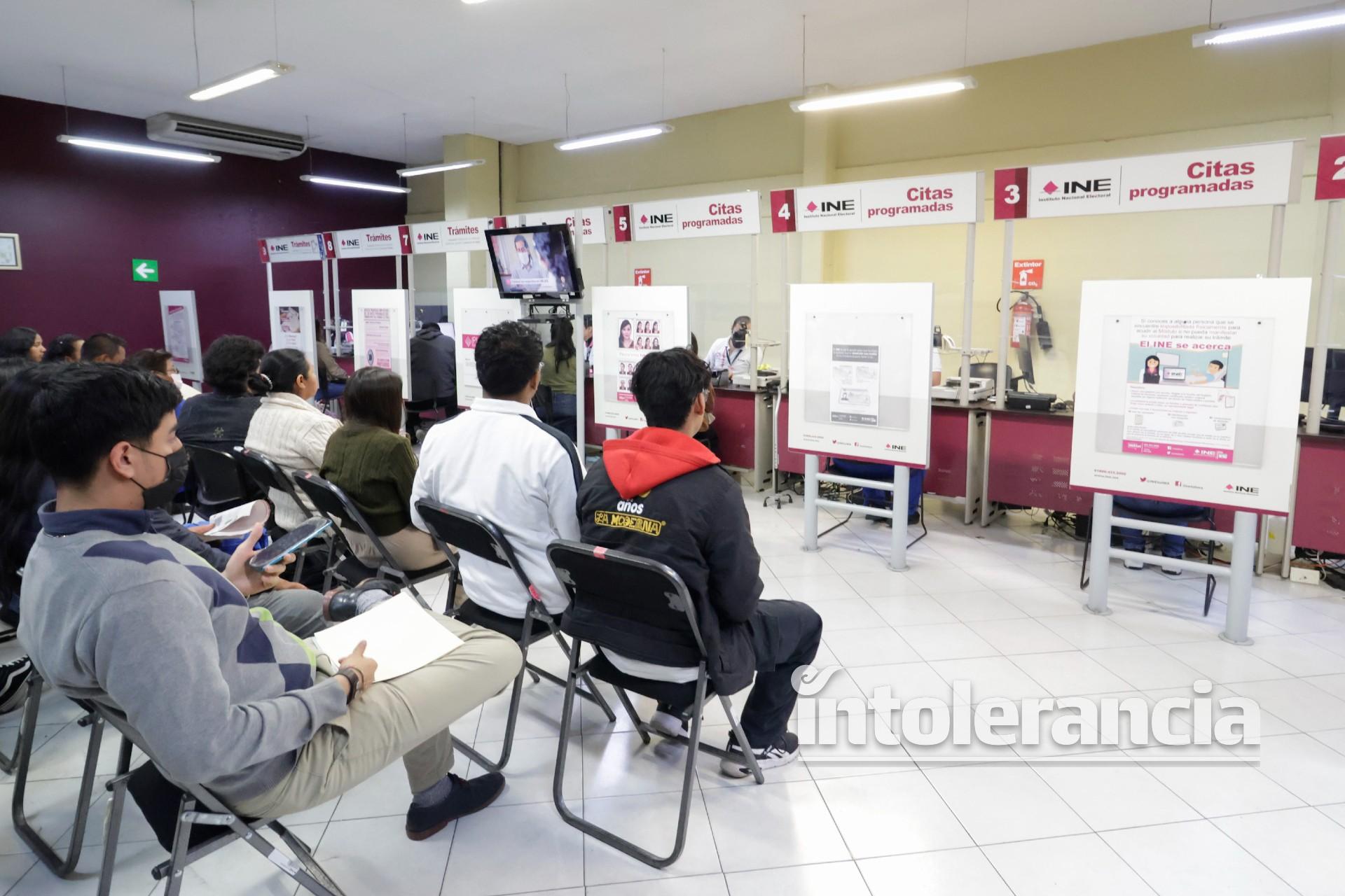 Piden a jóvenes que tramiten de manera anticipada su credencial del INE