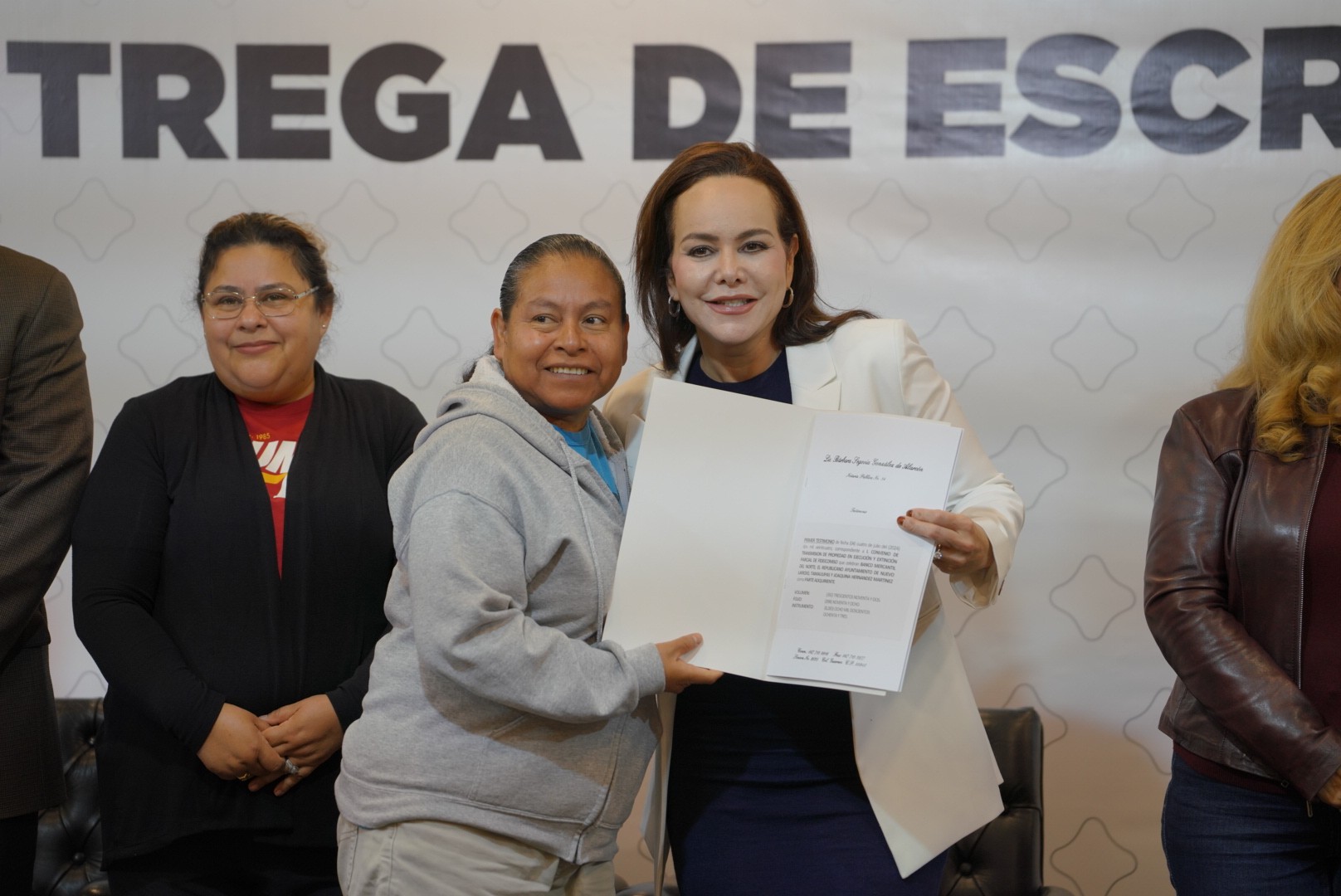 Familias de El Progreso ya tienen certeza jurídica al recibir del gobierno municipal sus escrituras