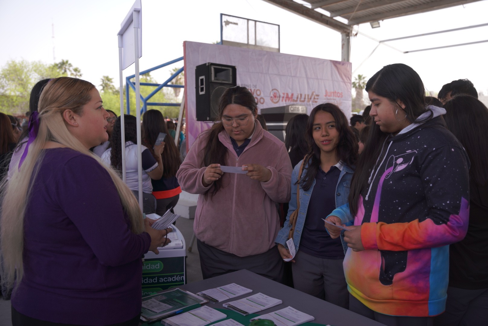 Injuve y Tec Milenio firman convenio para becar a estudiantes de preparatoria